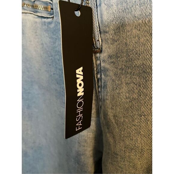 Fashion nova NWT I don’t mind stretch flare, jeans, size 13 - Picture 8 of 9